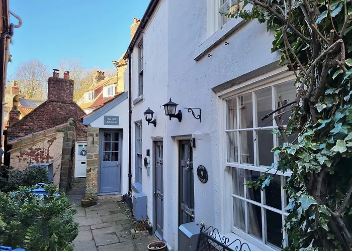 Delft * Robin Hood's Bay